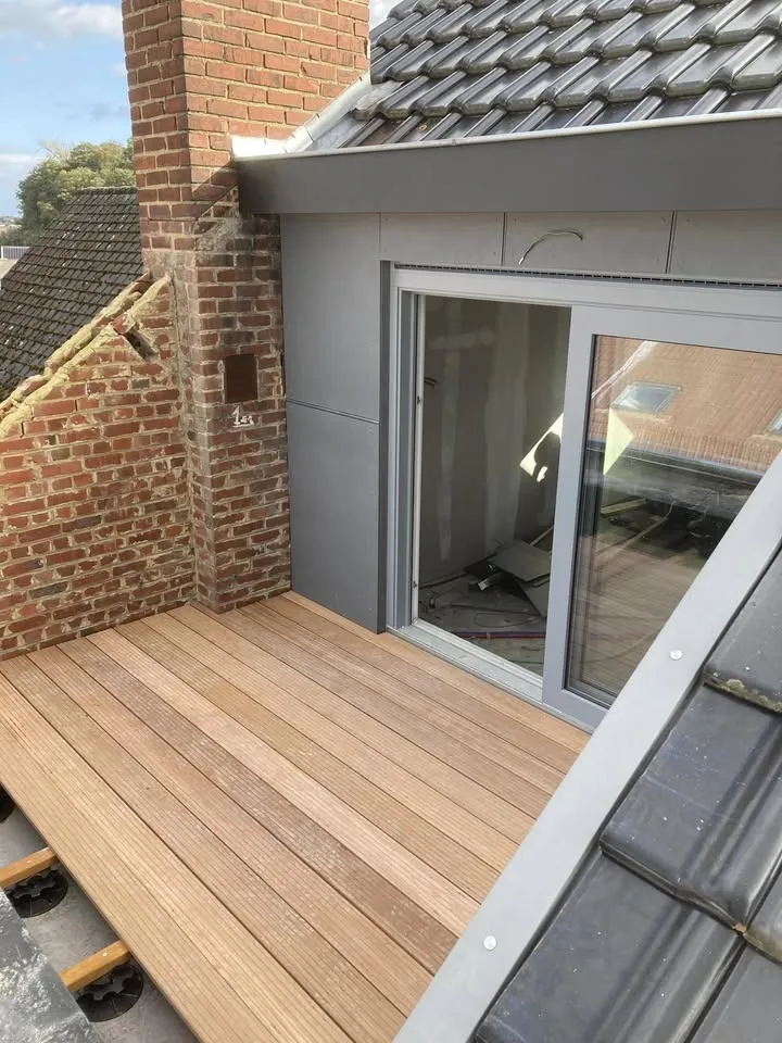 Extension en structure bois avec terrasse en bois exotique Bangkirai.